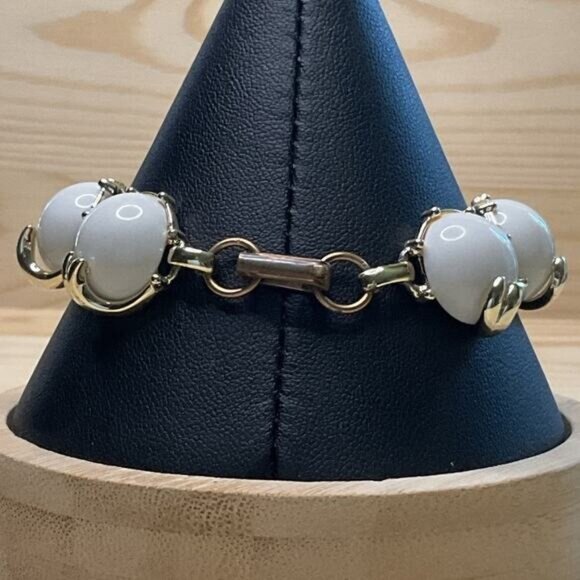 Vintage White Circular Beads Gold Tone Metal Claw Leaves Bracelet - Picture 2 of 4